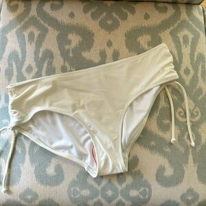 Side tie bikini bottom